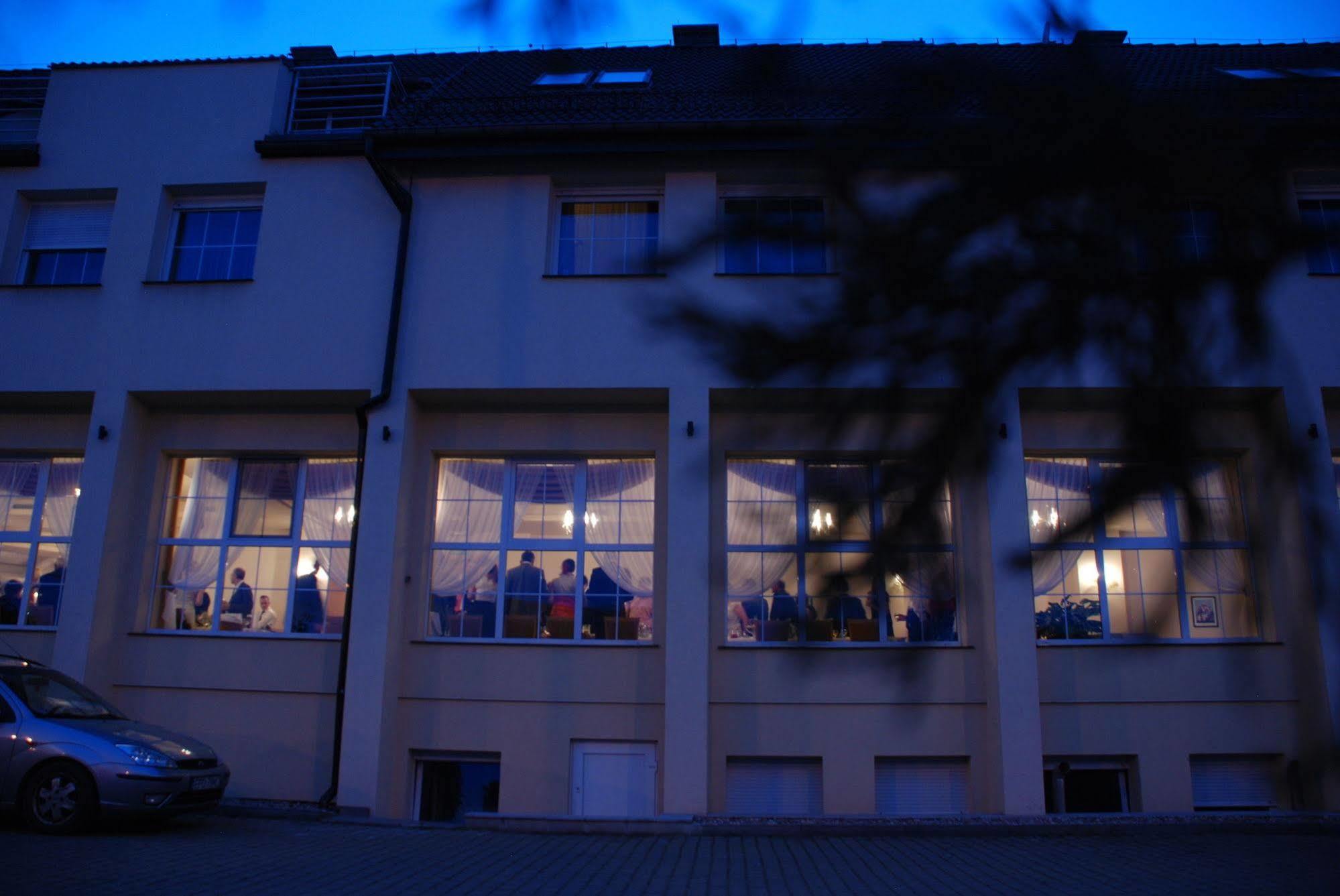 ホテル ビエラニー Bielany Wrocławskie エクステリア 写真